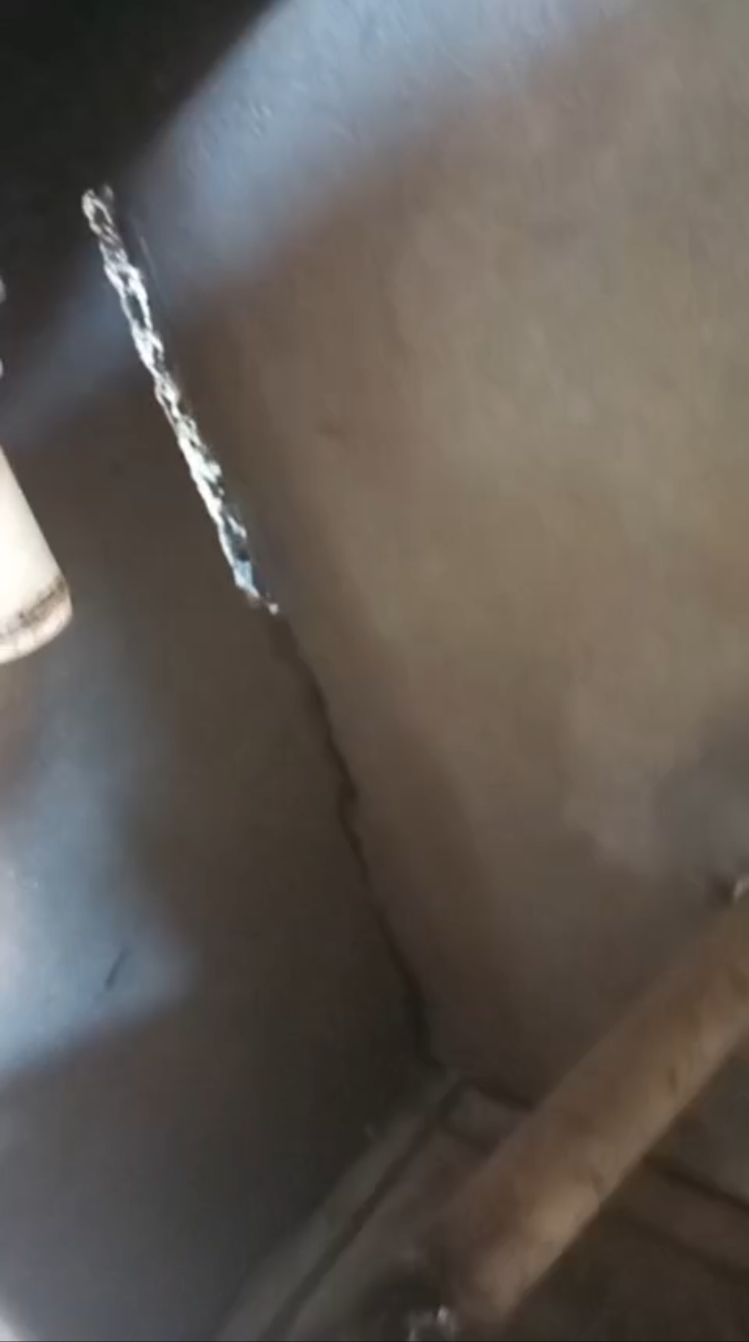 Ajudar com a minha casa que está quase caindo com a chuva 