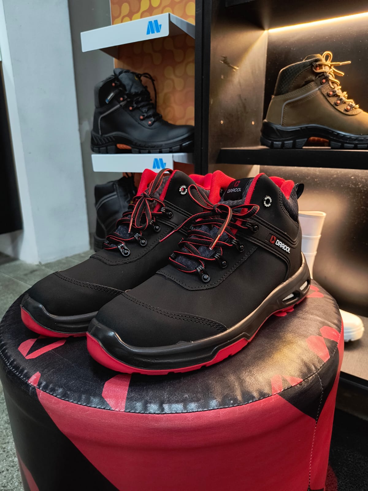 Rifa de uma bota da bracol