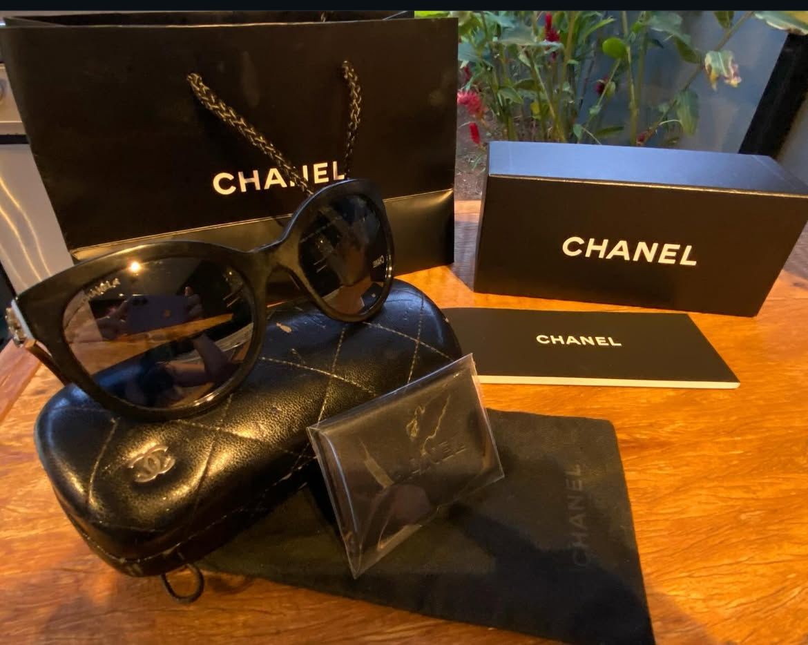 Rifa para óculos de sol Chanel