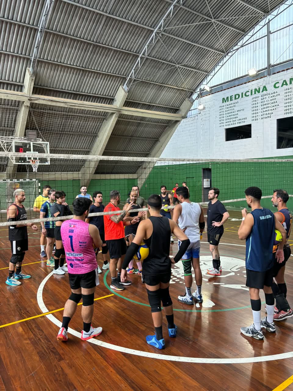UMA GINGA SUA E UM TIME INTEIRO EM MOVIMENTO